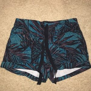 Lululemon shorts size 6